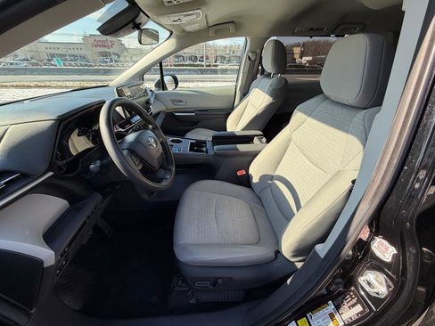 Used 2024 Toyota Sienna LE image 13