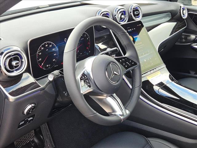 Used 2026 Mercedes-Benz GLC 300 image 3