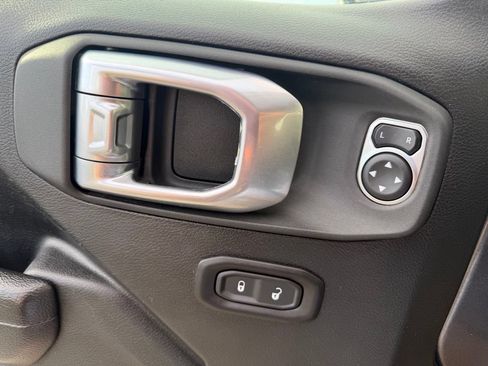 Used 2022 Jeep Gladiator Sport AWD/4WD image 16