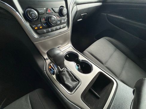 Used 2019 Jeep Grand Cherokee Laredo image 11