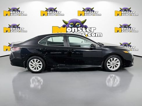 Used 2021 Toyota Camry SE FWD image 4