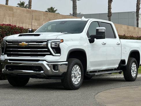 Used 2024 Chevrolet Silverado 2500 LTZ w/ LTZ Convenience Package image 8