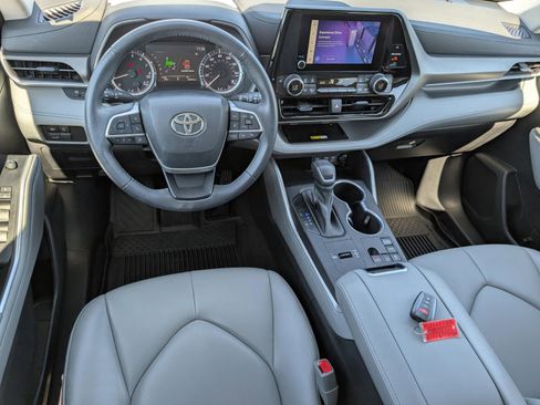 Used 2023 Toyota Highlander XLE image 21