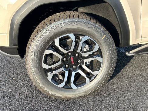 New 2026 GMC Canyon AT4 w/ Nightfall Edition AWD/4WD image 11