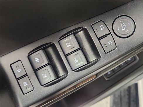 Used 2018 Chevrolet Suburban LT AWD/4WD image 22