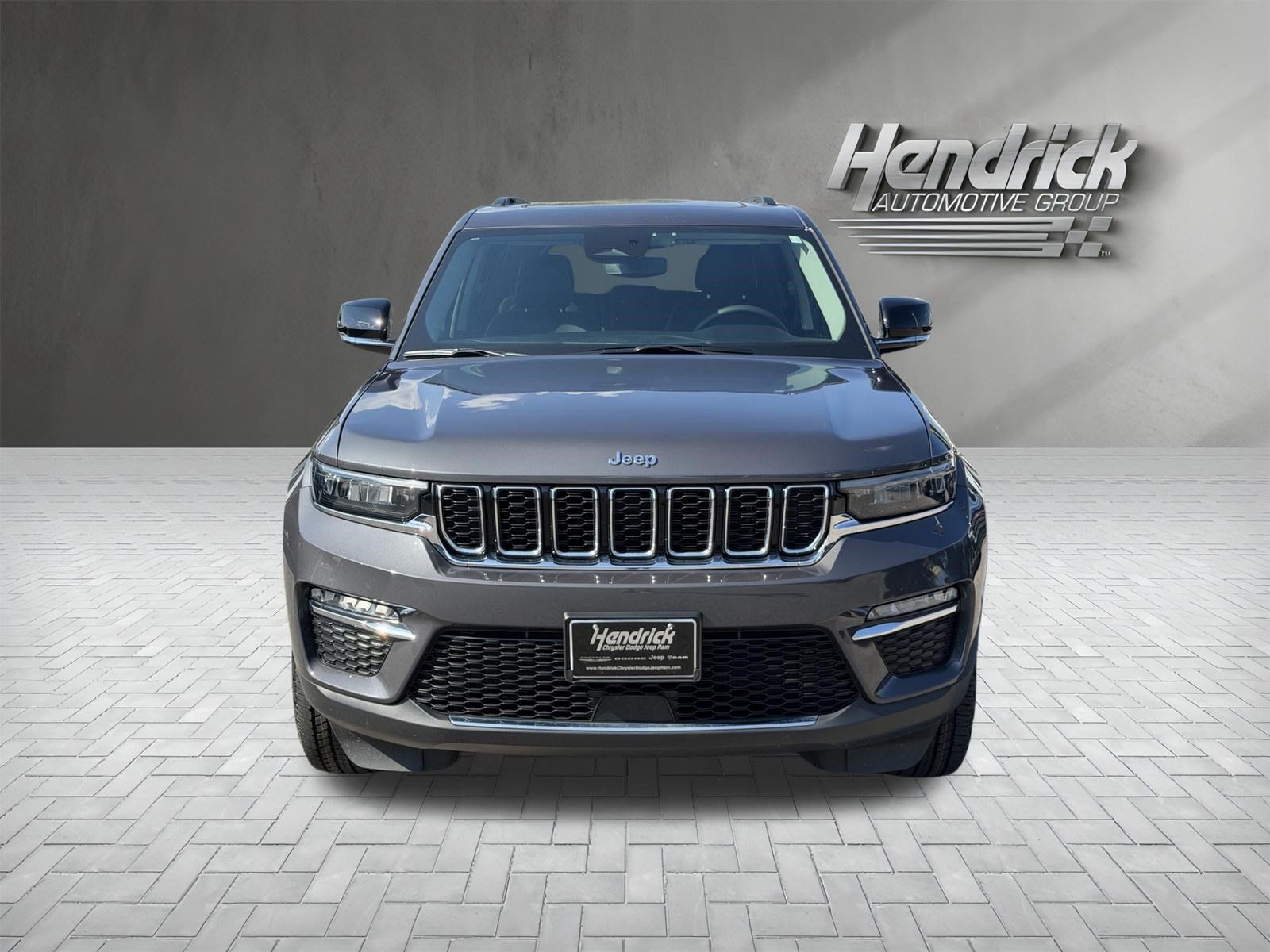 Used 2023 Jeep Grand Cherokee Limited AWD/4WD image 3