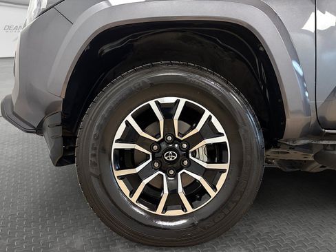 Used 2022 Toyota Tacoma TRD Sport w/ TRD Premium Sport Package AWD/4WD image 37