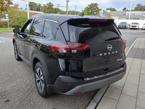 Used 2022 Nissan Rogue SV w/ SV Premium Package image 12