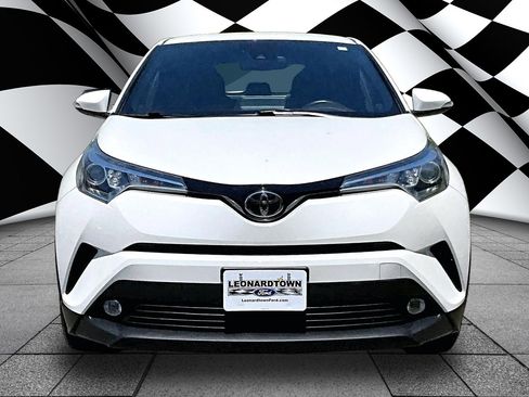 Used 2019 Toyota C-HR Limited FWD image 3