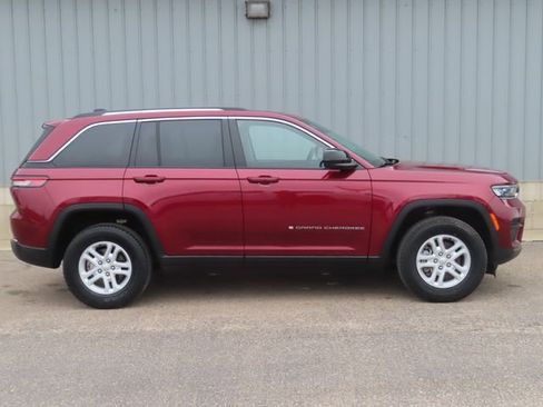 Used 2023 Jeep Grand Cherokee Laredo w/ Luxury Tech Group I image 2