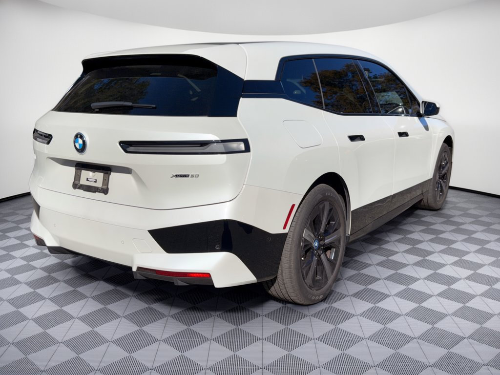 Used 2024 BMW iX xDrive50 w/ Premium Package AWD/4WD image 9