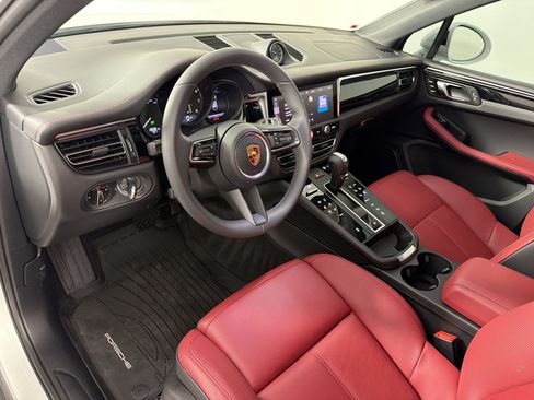 Used 2026 Porsche Macan AWD/4WD image 4