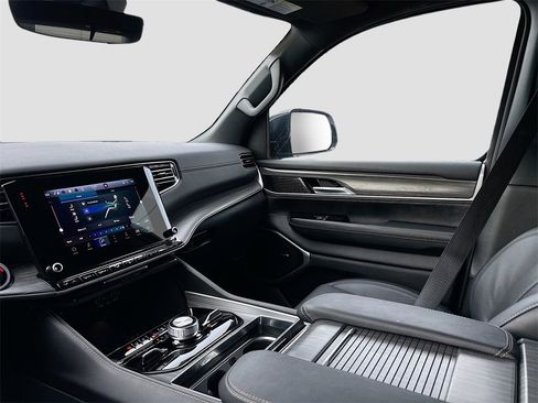 Used 2024 Jeep Wagoneer Series III image 24