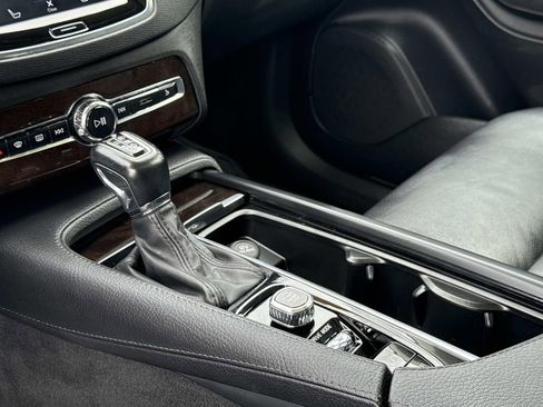 Used 2019 Volvo XC90 T6 Momentum w/ Advanced Package image 7