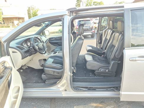 Used 2018 Dodge Grand Caravan SXT FWD image 28