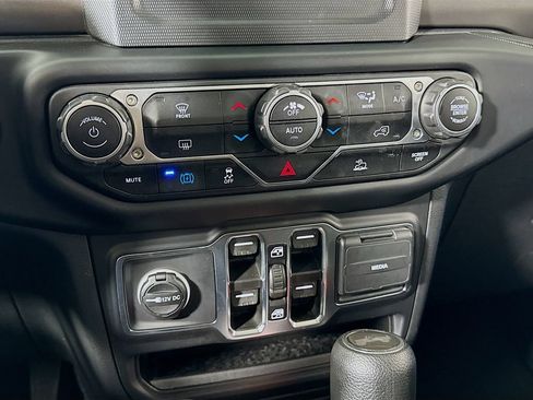 Used 2023 Jeep Wrangler Unlimited AWD/4WD image 19
