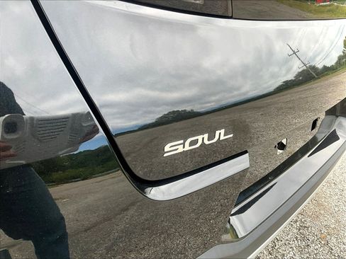 Used 2023 Kia Soul LX w/ LX Technology Package FWD image 23