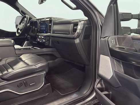 Used 2025 Ford F350 Platinum image 17