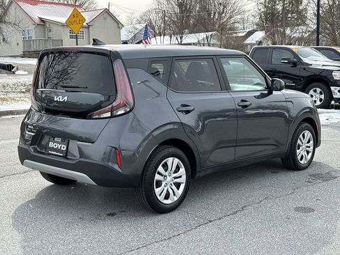 Used 2023 Kia Soul LX image 10