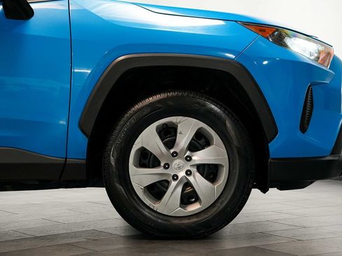 Used 2019 Toyota RAV4 LE FWD image 9