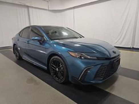 Used 2026 Toyota Camry SE w/ Convenience Package FWD image 3