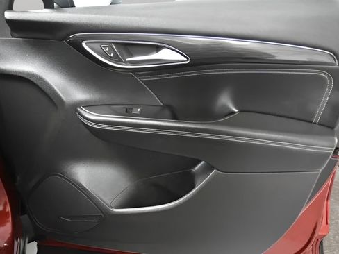 Used 2023 Buick Envision Preferred image 35