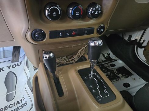 Used 2014 Jeep Wrangler Unlimited Sahara w/ Connectivity Group image 17