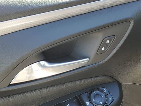 Certified 2025 Buick Envista Sport Touring FWD image 21