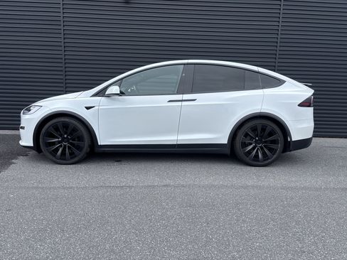 Used 2022 Tesla Model X image 2