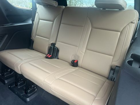 Used 2021 Chevrolet Tahoe Premier w/ Premium Package image 21