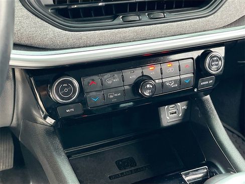 Certified 2022 Jeep Compass 4WD image 15