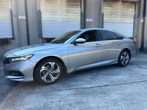 Used 2020 Honda Accord EX image 4