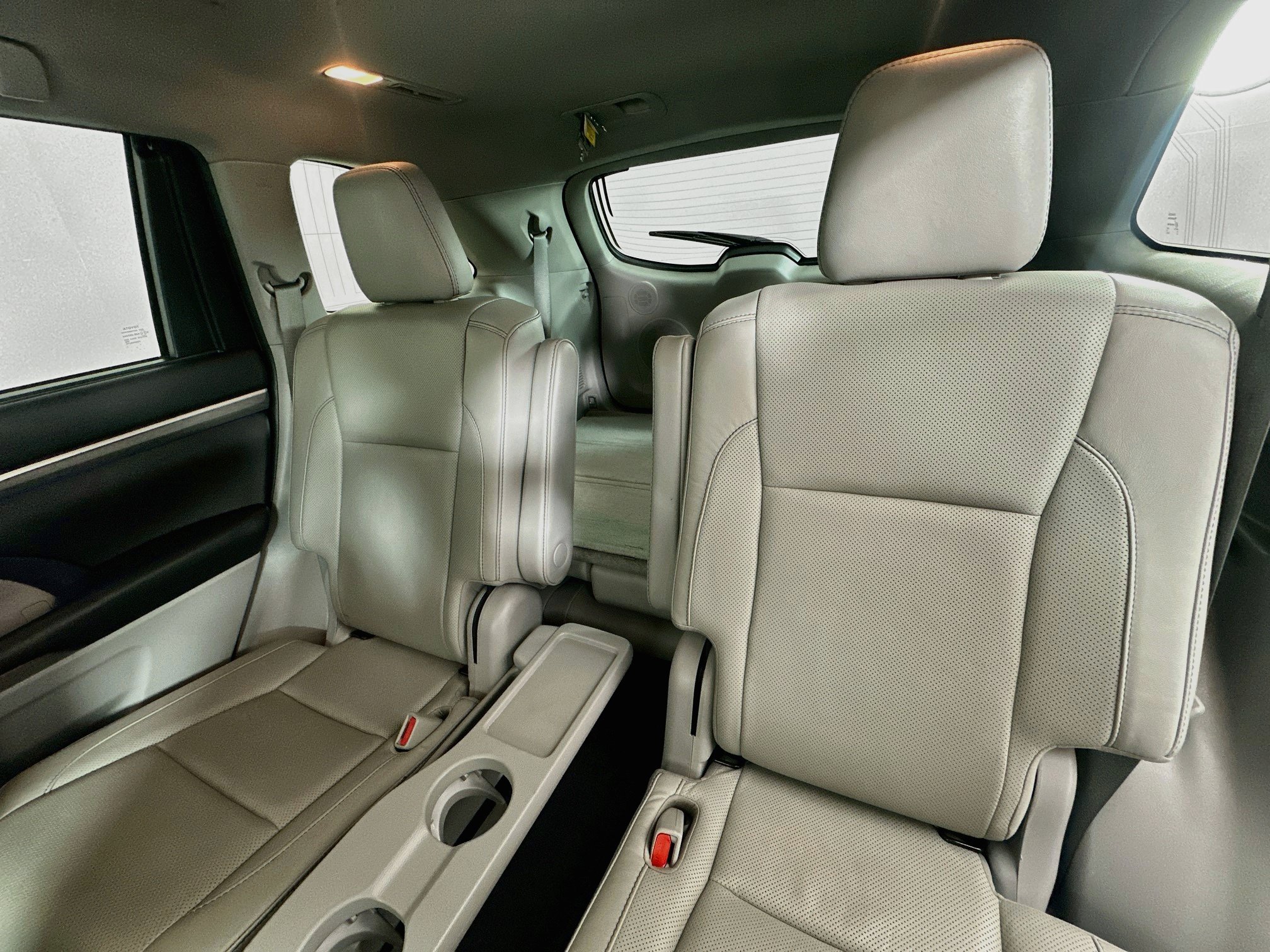 Used 2019 Toyota Highlander Limited w/ Carpet Mat Package (TMS) AWD/4WD image 26
