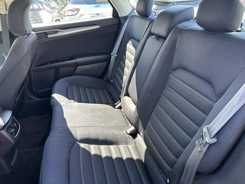 Used 2015 Ford Fusion SE FWD image 14