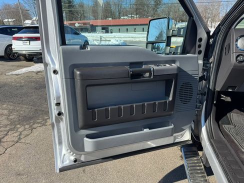 Used 2016 Ford F250 XLT w/ XLT Premium Package image 14