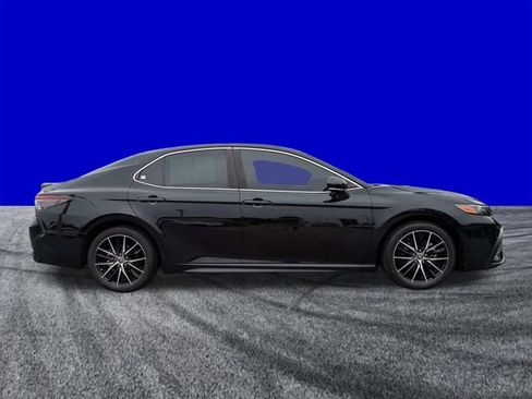 Used 2024 Toyota Camry SE FWD image 3