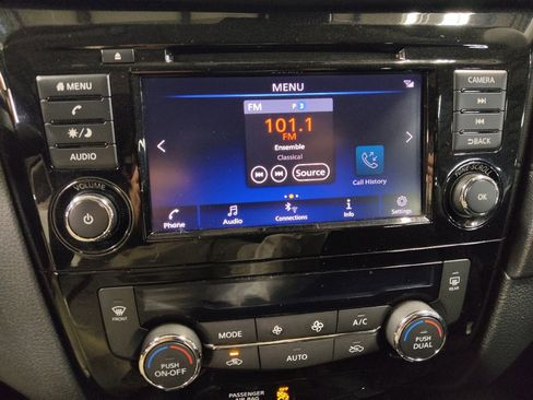 Used 2019 Nissan Rogue SV FWD image 25