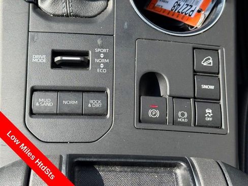 Used 2023 Toyota Highlander XLE AWD/4WD image 29