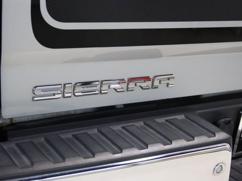 Used 2015 GMC Sierra 1500 SLE w/ Carbon-22 Edition image 13