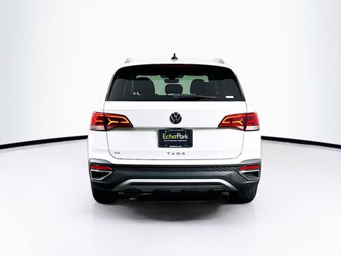 Used 2023 Volkswagen Taos SE w/ Black Wheel Package image 7