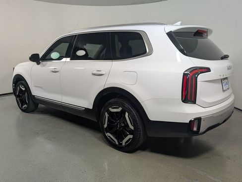 Used 2024 Kia Telluride EX w/ EX Captain's Chair Package FWD image 5