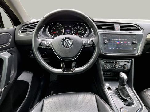 Used 2020 Volkswagen Tiguan SE w/ Panoramic Sunroof Package AWD/4WD image 6