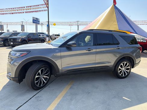 Certified 2025 Ford Explorer ST-Line AWD/4WD image 12