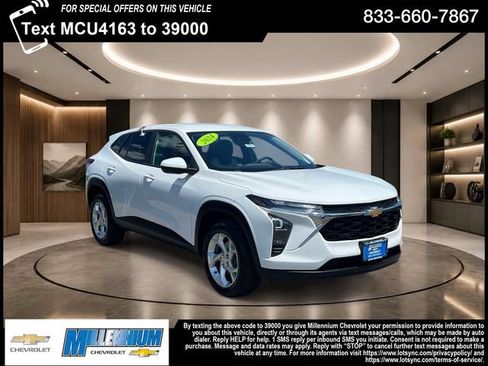 Used 2024 Chevrolet Trax LS w/ LS Convenience Package FWD image 1