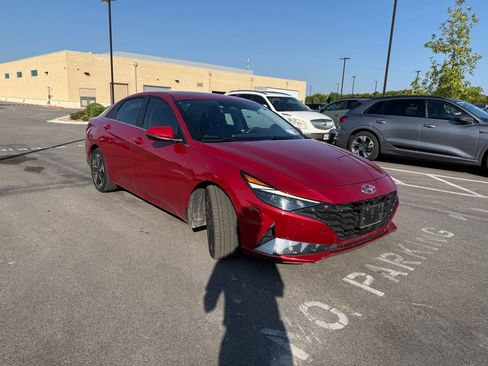 Certified 2022 Hyundai Elantra Limited FWD image 3