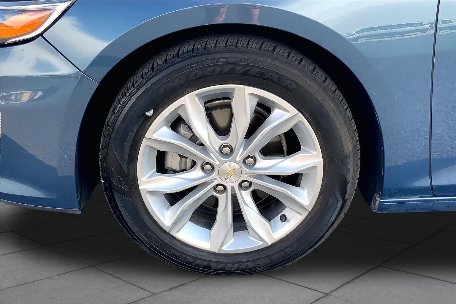 Used 2025 Chevrolet Malibu LT FWD image 11