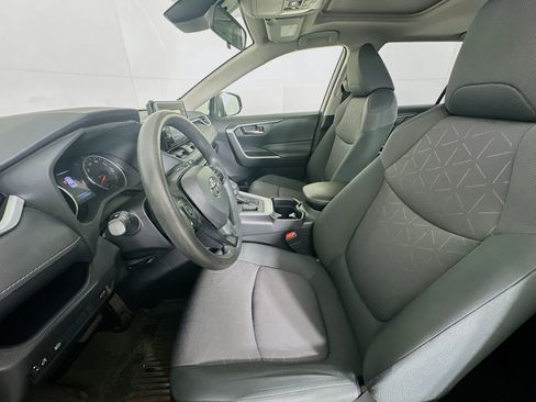 Used 2019 Toyota RAV4 XLE w/ Convenience Package FWD image 13