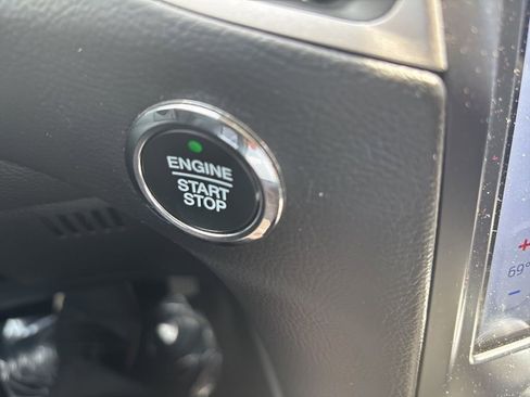 Used 2023 Ford Edge SEL image 29