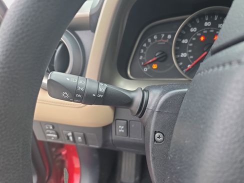 Used 2013 Toyota RAV4 XLE AWD/4WD image 25