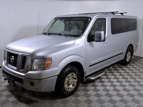 Used 2017 Nissan NV 3500 SL RWD image 3